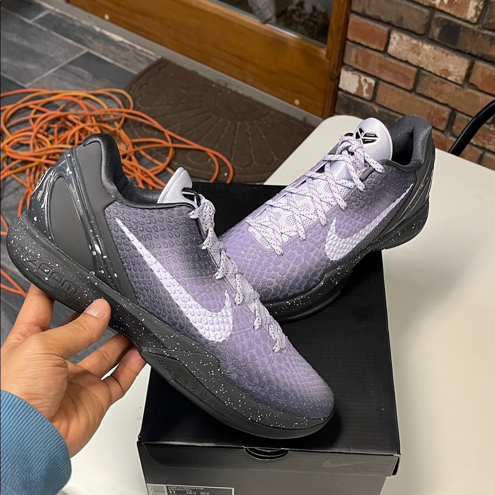 Nike Men's Black and Gray Athletic Shoes